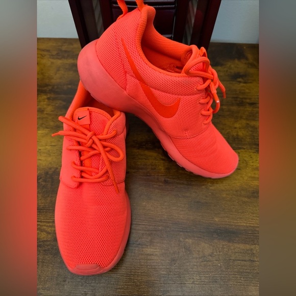 Nike Women Vibrant Orange Sneakers - Picture 3 of 4